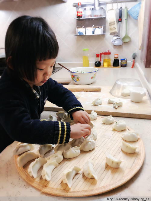 【小鱼美食】 绿色鲜香的蒜苗饺子 - 小鱼滋味 - 小鱼滋味